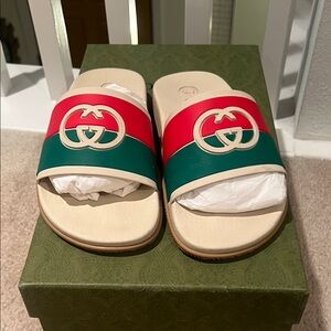 Gucci Red and Green Logo Slides